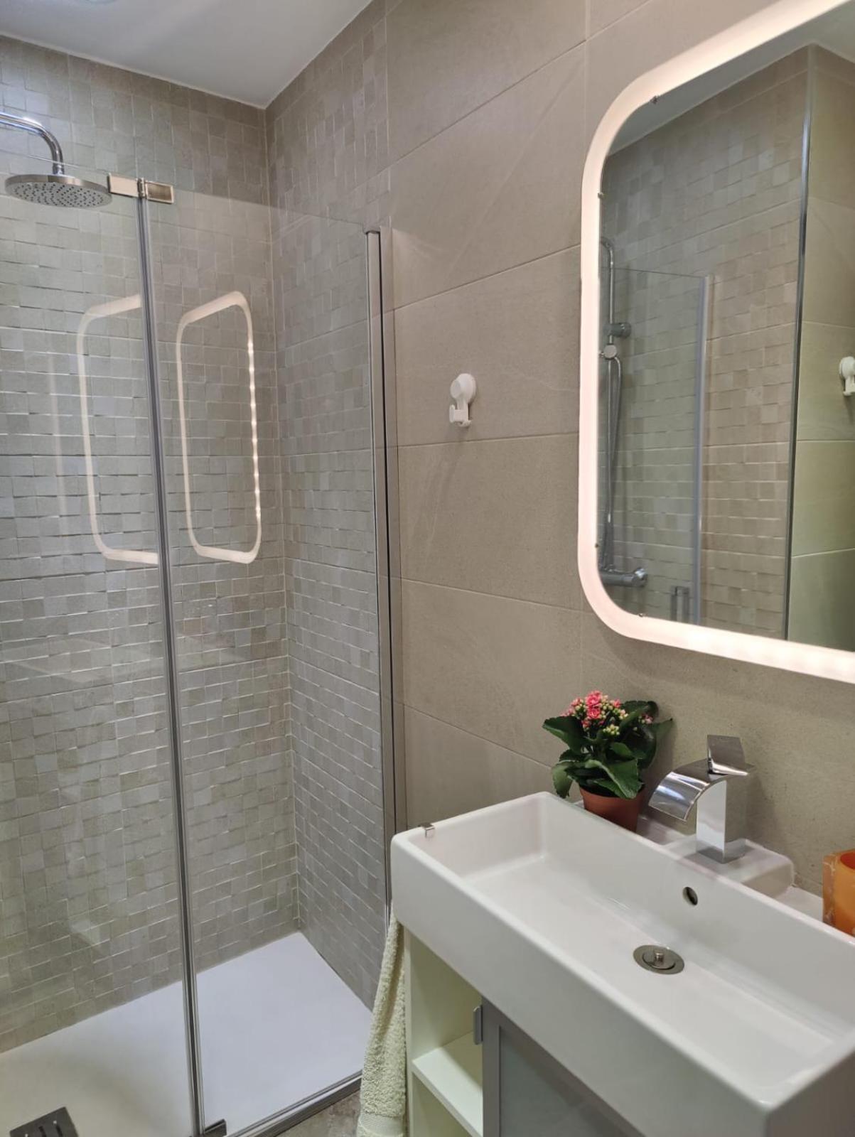 Luminoso Apartamento Exterior Con Balcon Y Patio En Centro Historico Feria-Alameda Sevilla Dış mekan fotoğraf